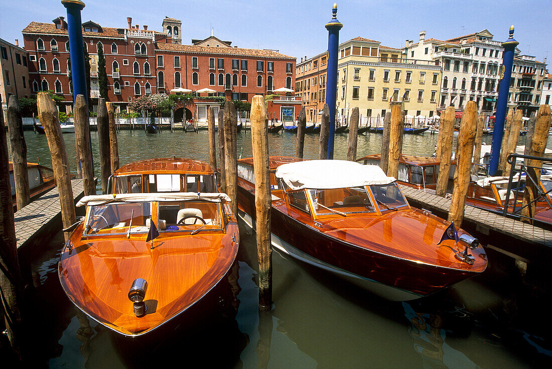 Motoscafi, Taxiboot auf dem Canal Grande, Venedig, UNESCO-Welterbe, Region Venetien, Italien, Europa