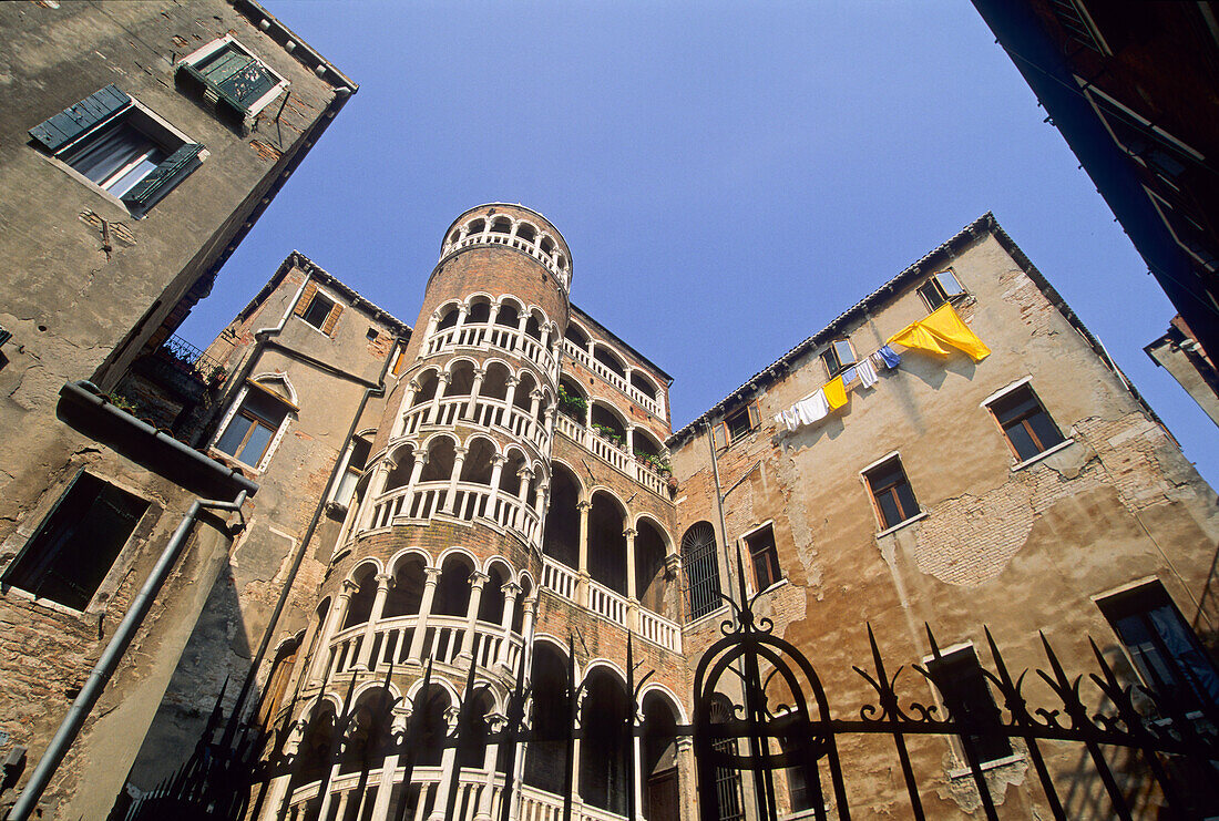 Palazzo Contarini del Bovolo, San Marco district, Venice, UNESCO World Heritage Site, Veneto region, Italy, Europe