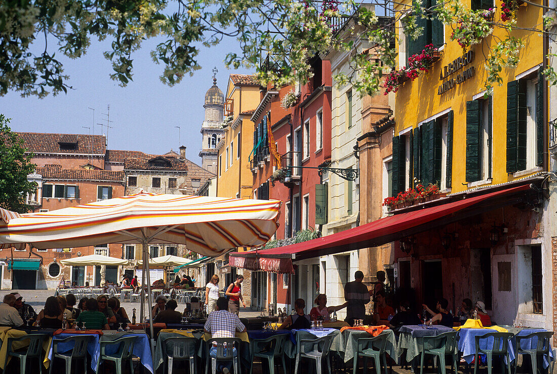 Außenrestaurant auf der Piazza Santa Margherita, Stadtteil Dorsoduro, Venedig, UNESCO-Welterbe, Region Venetien, Italien, Europa