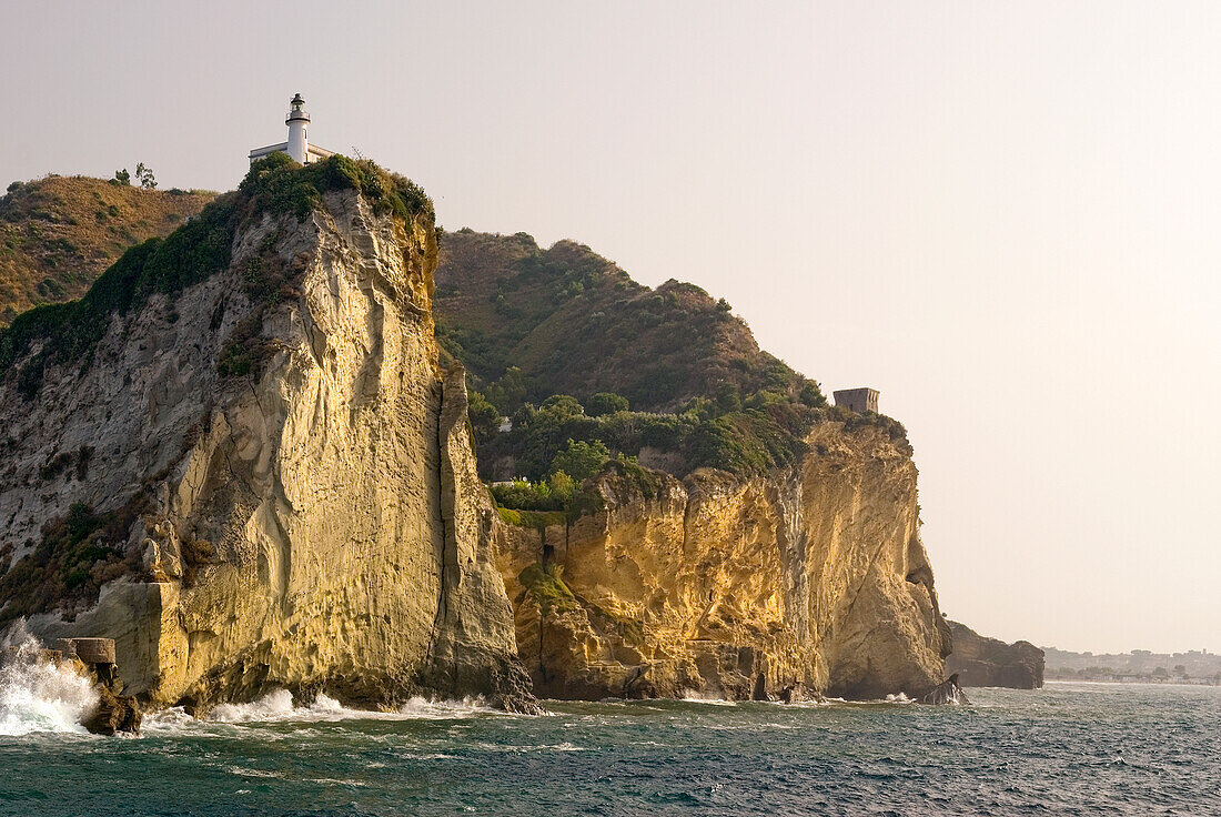 Kap Miseno, Landzunge, die die nordwestliche Grenze des Golfs von Neapel markiert, Region Kampanien, Italien, Europa