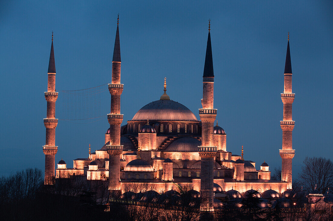 Abend, Blaue Moschee (Sultan-Ahmed-Moschee), 1609, UNESCO-Weltkulturerbe, Sultanahmet, Istanbul, Türkei, Europa