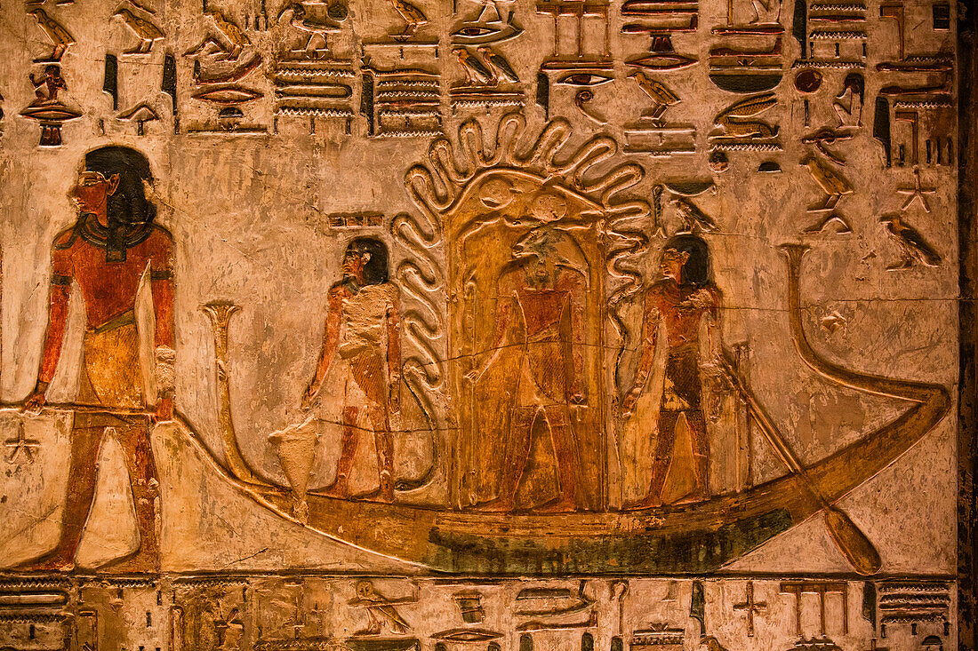 Basrelief eines Bootes, Grabmal des Seti I., KV17, Tal der Könige, Antikes Theben, UNESCO-Welterbe, Luxor, Ägypten, Nordafrika, Afrika