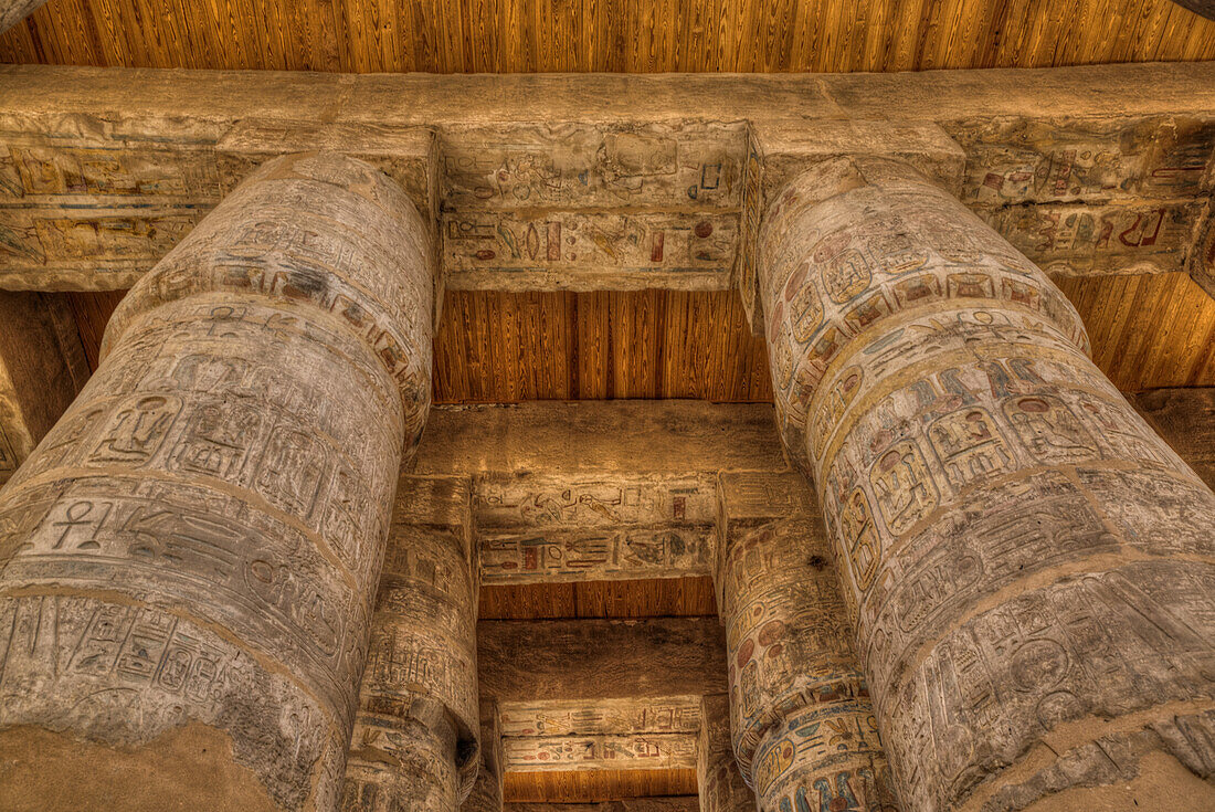 The Great Papyrus Columns, Hypostyle, Karnak Temple Complex, UNESCO World Heritage Site, Luxor, Egypt, North Africa, Africa