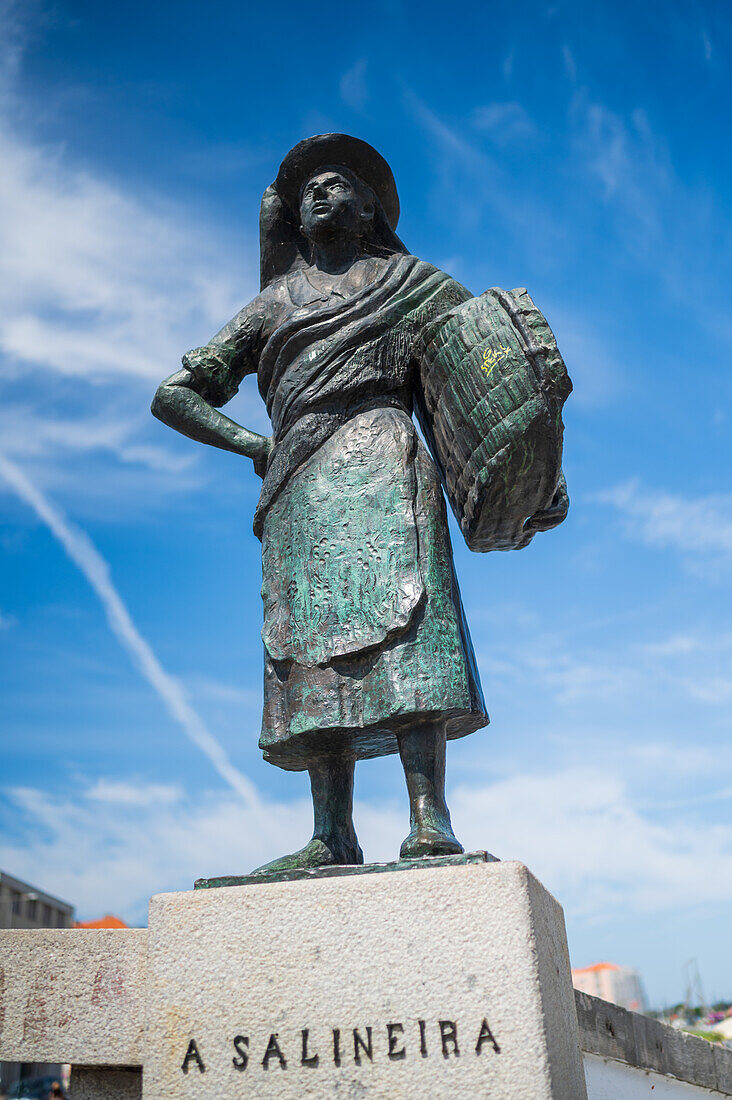 A Salineira, monument that pays tribute to the Salineira in Aveiro, Portugal