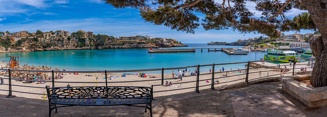 Blick auf den Strand Platja de Portocristo, Porto Cristo, Mallorca, Balearen, Spanien, Mittelmeer, Europa