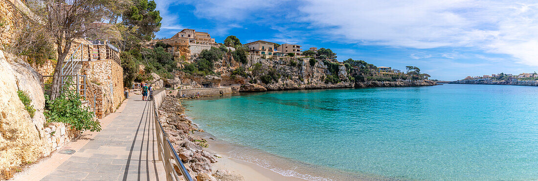 Blick auf den Strand Platja de Portocristo, Porto Cristo, Mallorca, Balearen, Spanien, Mittelmeer, Europa