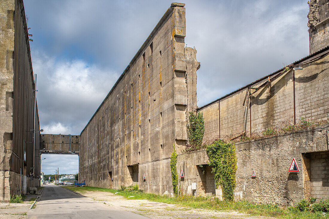 A historic German submarine base from World War II located in Lorient, Brittany, France. The concrete structure exhibits the era's architecture and past military significance.