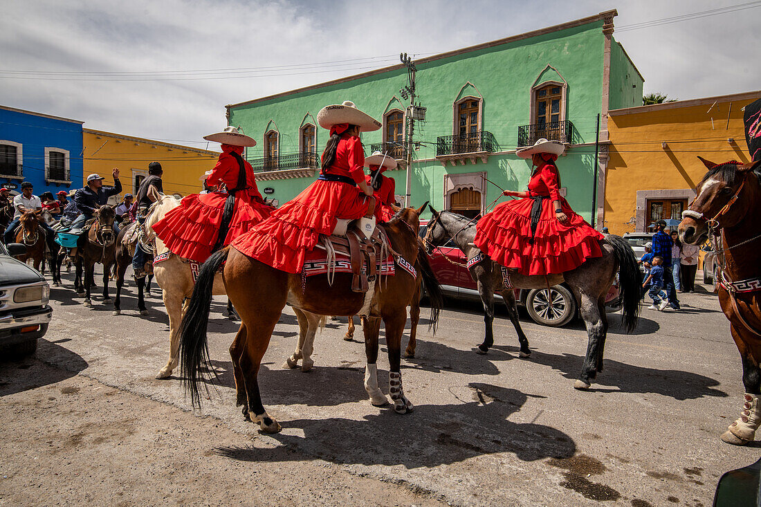 Escaramuza Rancho La Purísima bei einem Fest in Mapimi