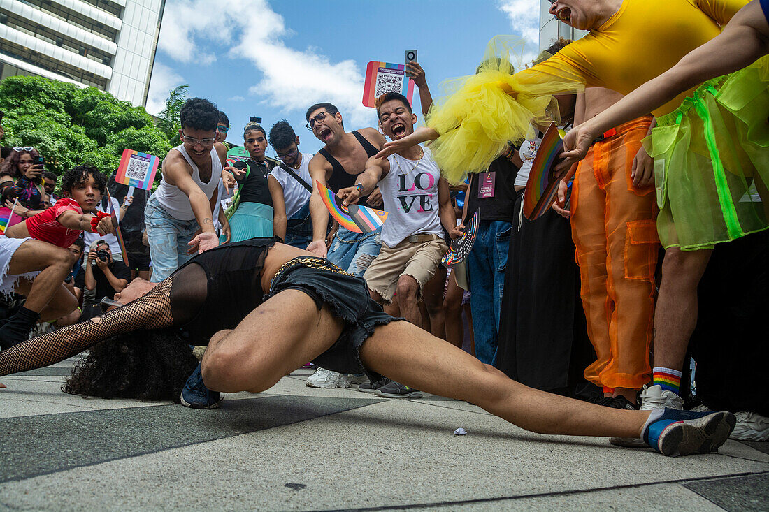 Pride-Parade in Caracas, Venezuela, mit der Anwesenheit von Diplomaten und dem Vertreter der Europäischen Union in Venezuela. 7. Juli 2024