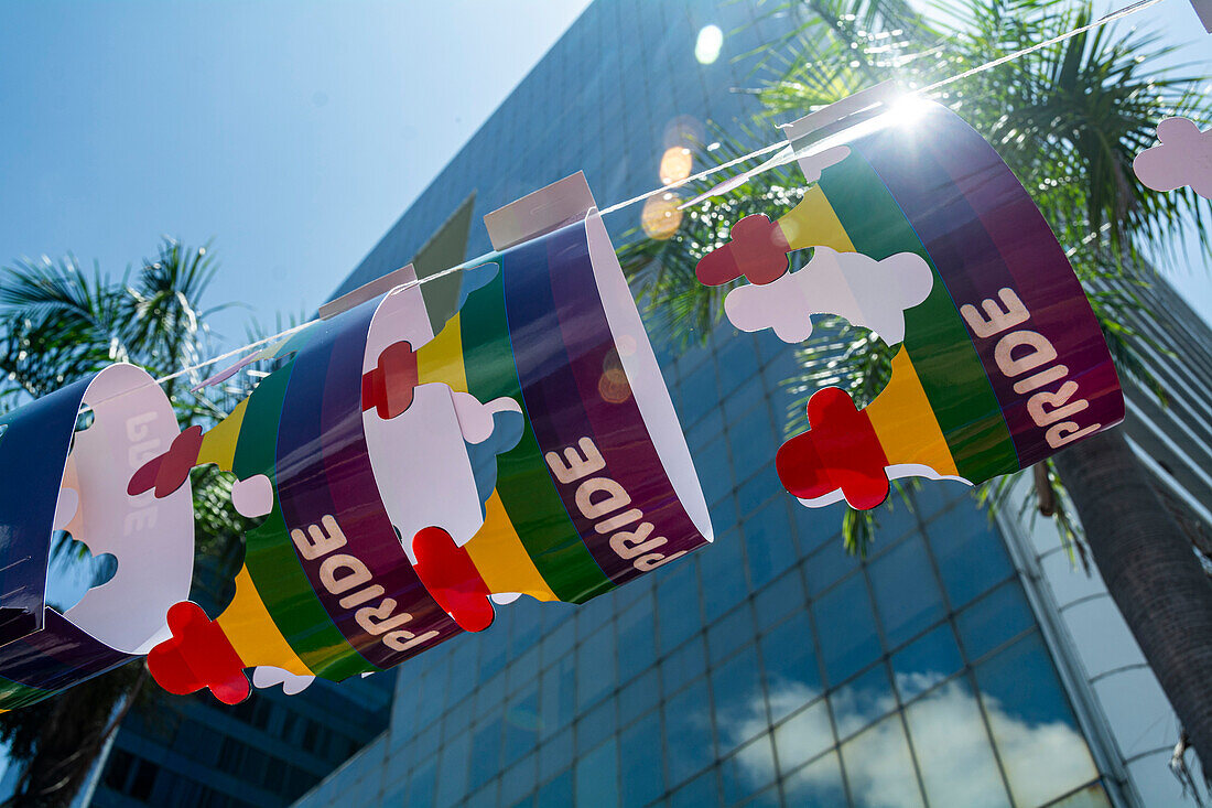 Pride-Parade in Caracas, Venezuela, mit der Anwesenheit von Diplomaten und dem Vertreter der Europäischen Union in Venezuela. 7. Juli 2024