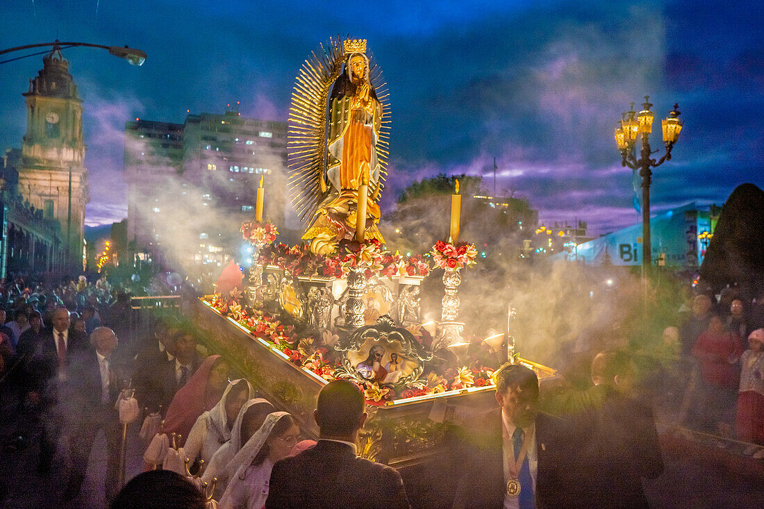 Fest und Parade zum Dia de la Virgen de Guadalupe (Unsere Liebe Frau von Guadalupe) in Guatemala-Stadt.