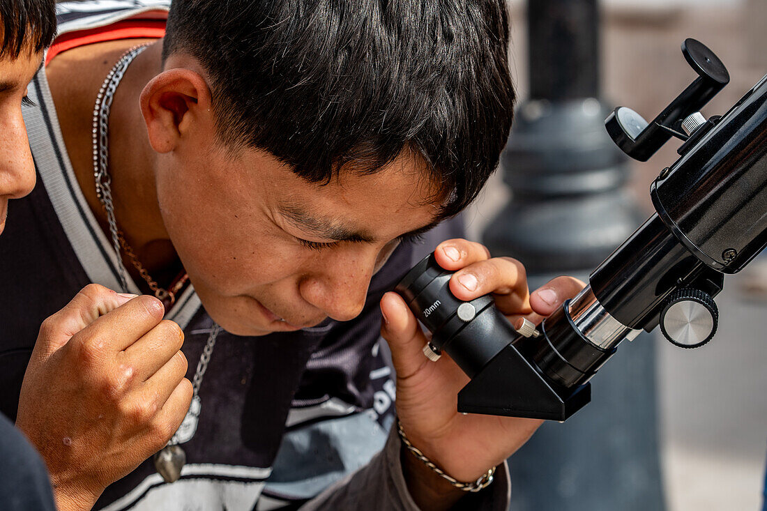 Community looking at telescope for the eclipse in Mapimi, Mexico.