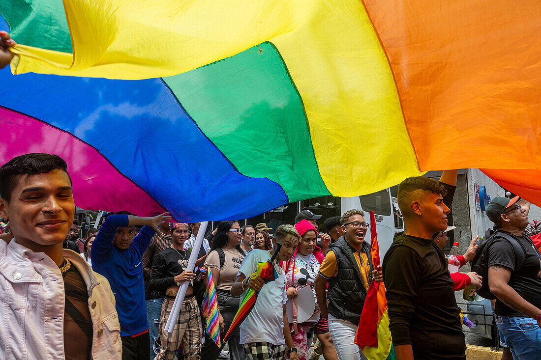 Pride-Parade in Caracas, Venezuela, in Anwesenheit von Diplomaten und dem Vertreter der Europäischen Union in Venezuela. Juli, 7, 2024