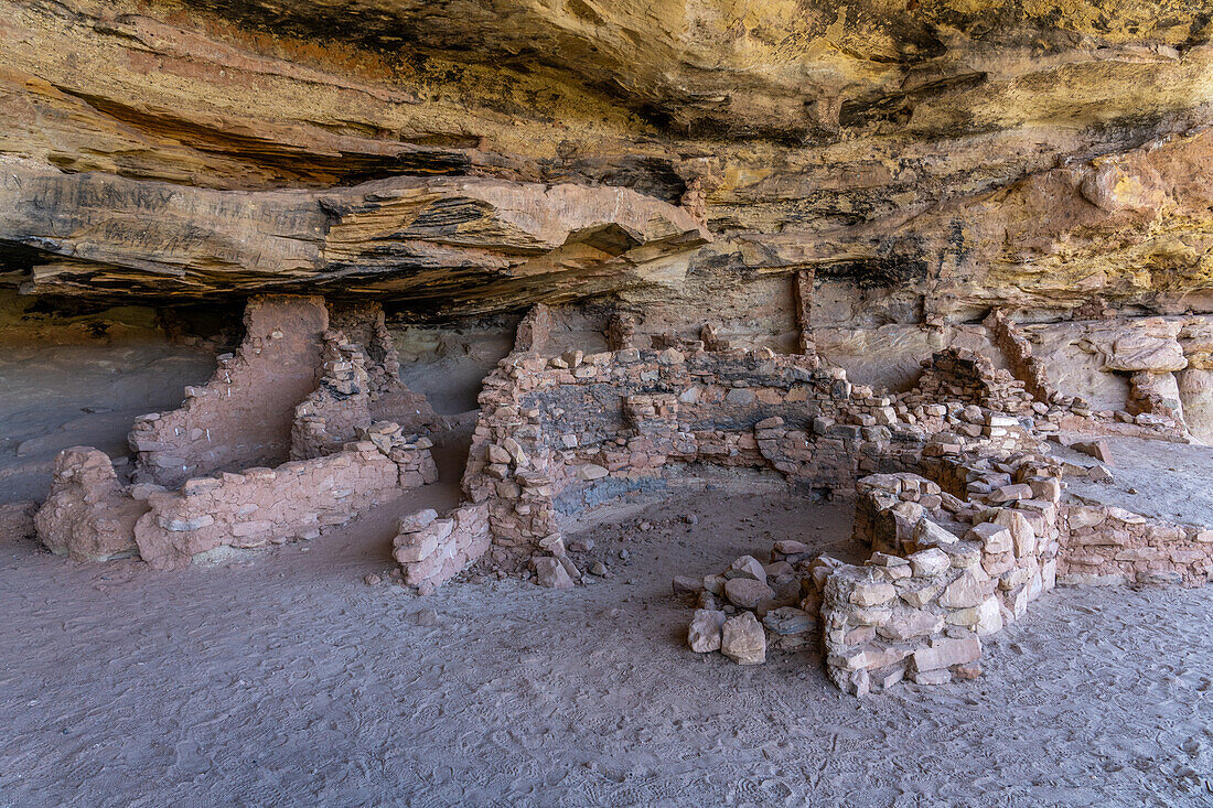 A kiva in the pre-Hispanic Ancestral Puebloan ruins of the Five Kiva Pueblo or Little Westwater Ruin near Blanding, Utah.