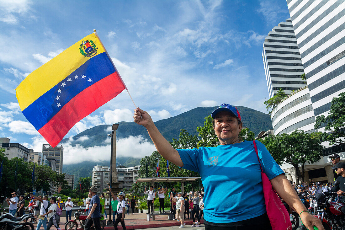 Protest der Bevölkerung Venezuelas gegen die gefälschten Präsidentschaftswahlen, aus denen Nicolas Maduro mit 51 % der Stimmen als Sieger hervorging.