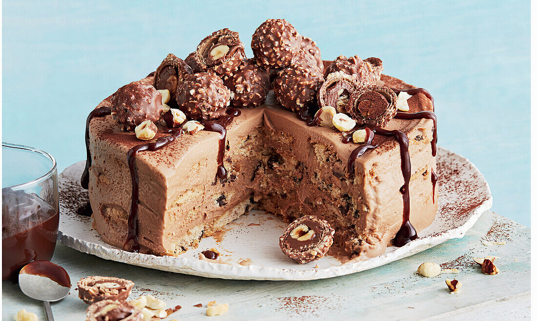 Chocolate hazelnut fridge cake with pralines