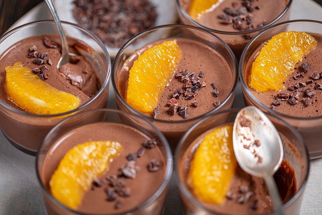 Orangen-Joghurt-Dessert mit Schokolade