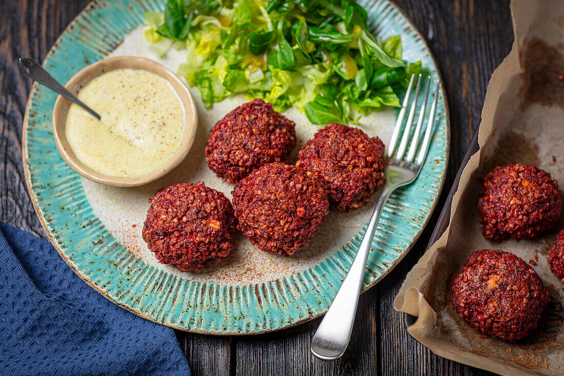 Bulgurküchlein mit Rote-Bete und Feta