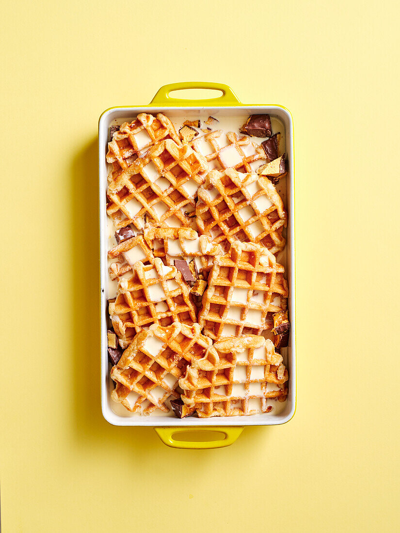 Waffle casserole with honeycomb cream