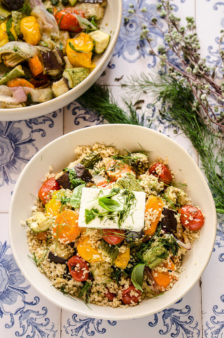 Couscous-Salat mit gegrilltem Gemüse und Feta