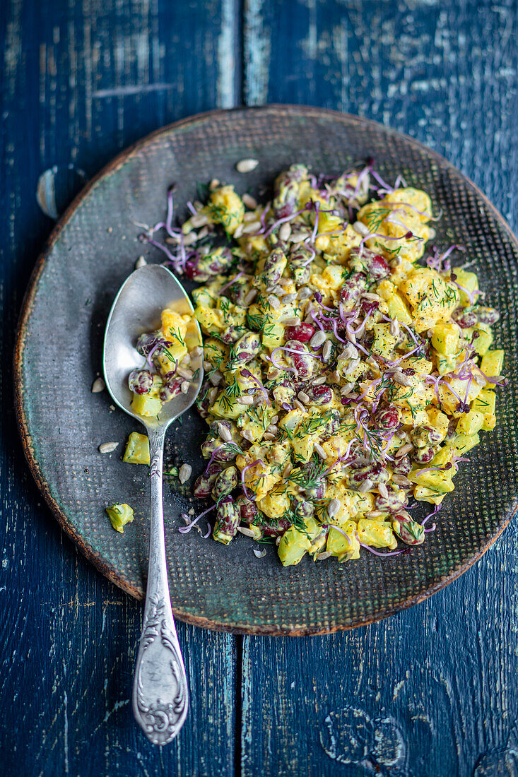 Blumenkohl-Kidneybohnen-Salat mit Currydressing