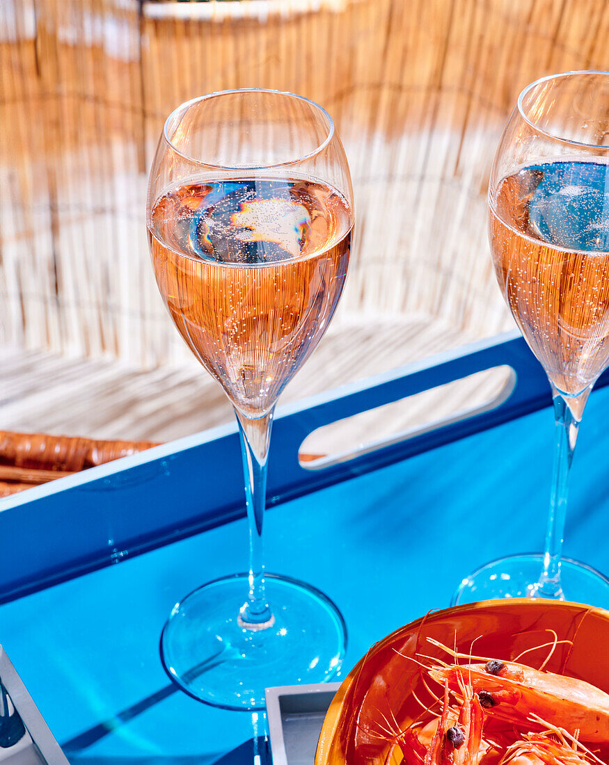 Aperitif with rosé champagne and prawns