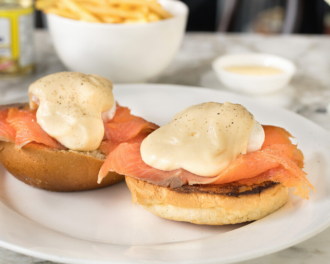 Smoked salmon roll with eggs benedict