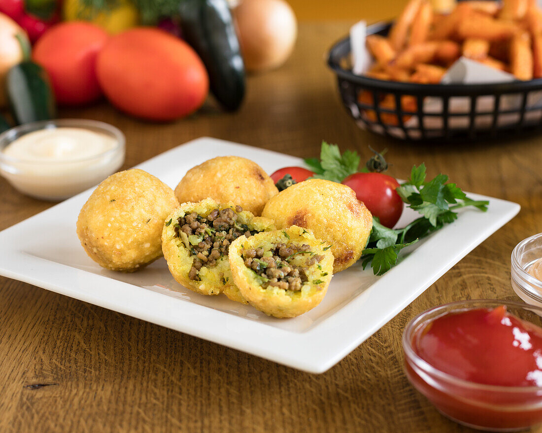 Kibbeh - Kartoffelbällchen mit Hackfleischfüllung