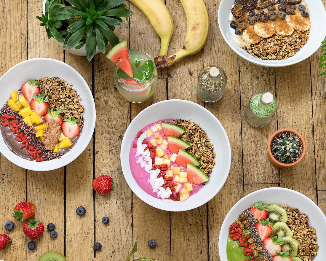 Breakfast bowls with fruit, granola and yoghurt