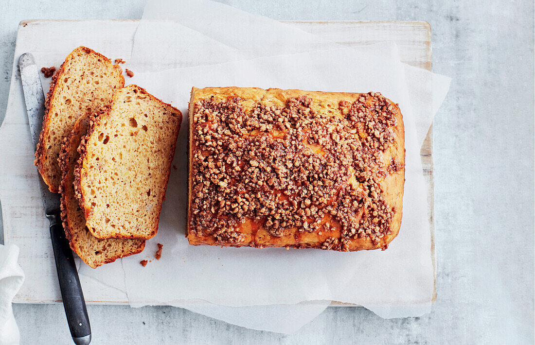 Banana bread with crumble