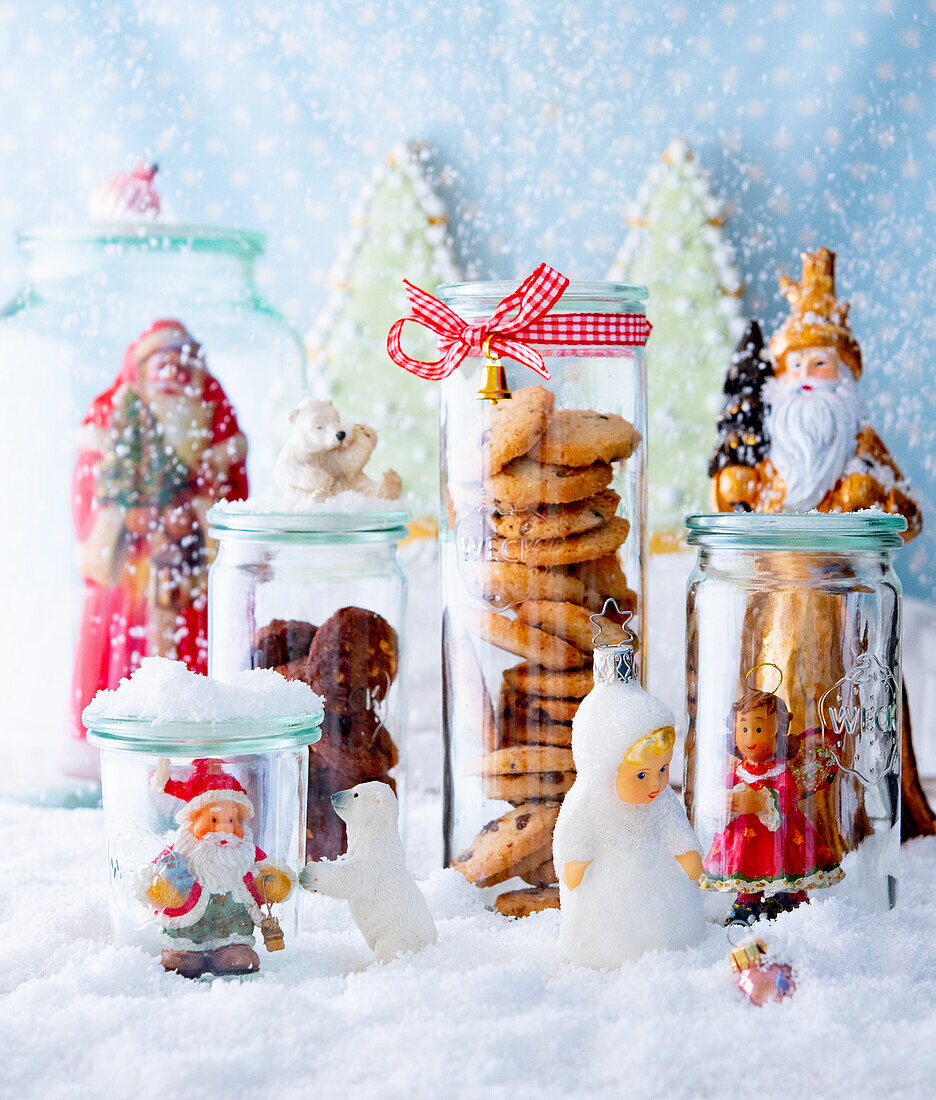 Two kinds of cookies for Christmas