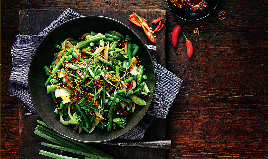 Green vegetables with sesame brittle from the pan