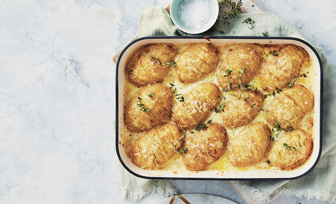 Cremiger Hasselback-Kartoffelauflauf