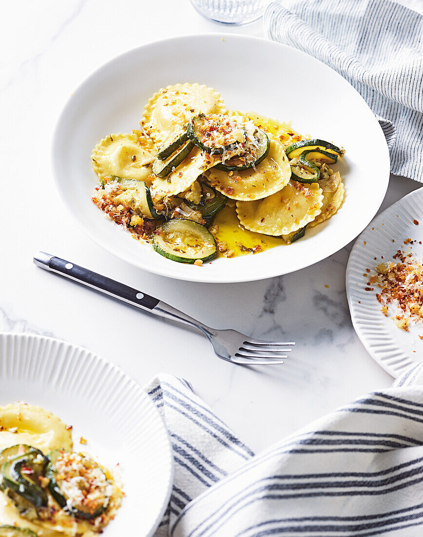 Ravioli mit Zucchini-Knoblauch-Sauce