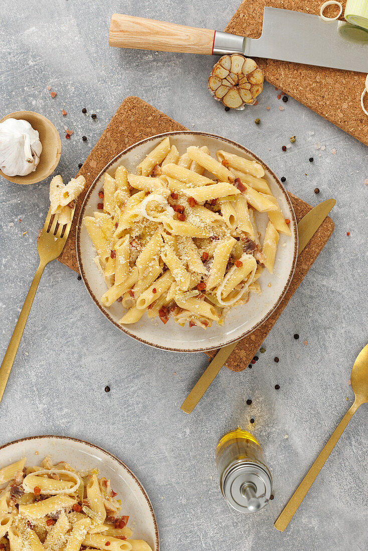 Pasta Carbonara mit Speck und Lauch