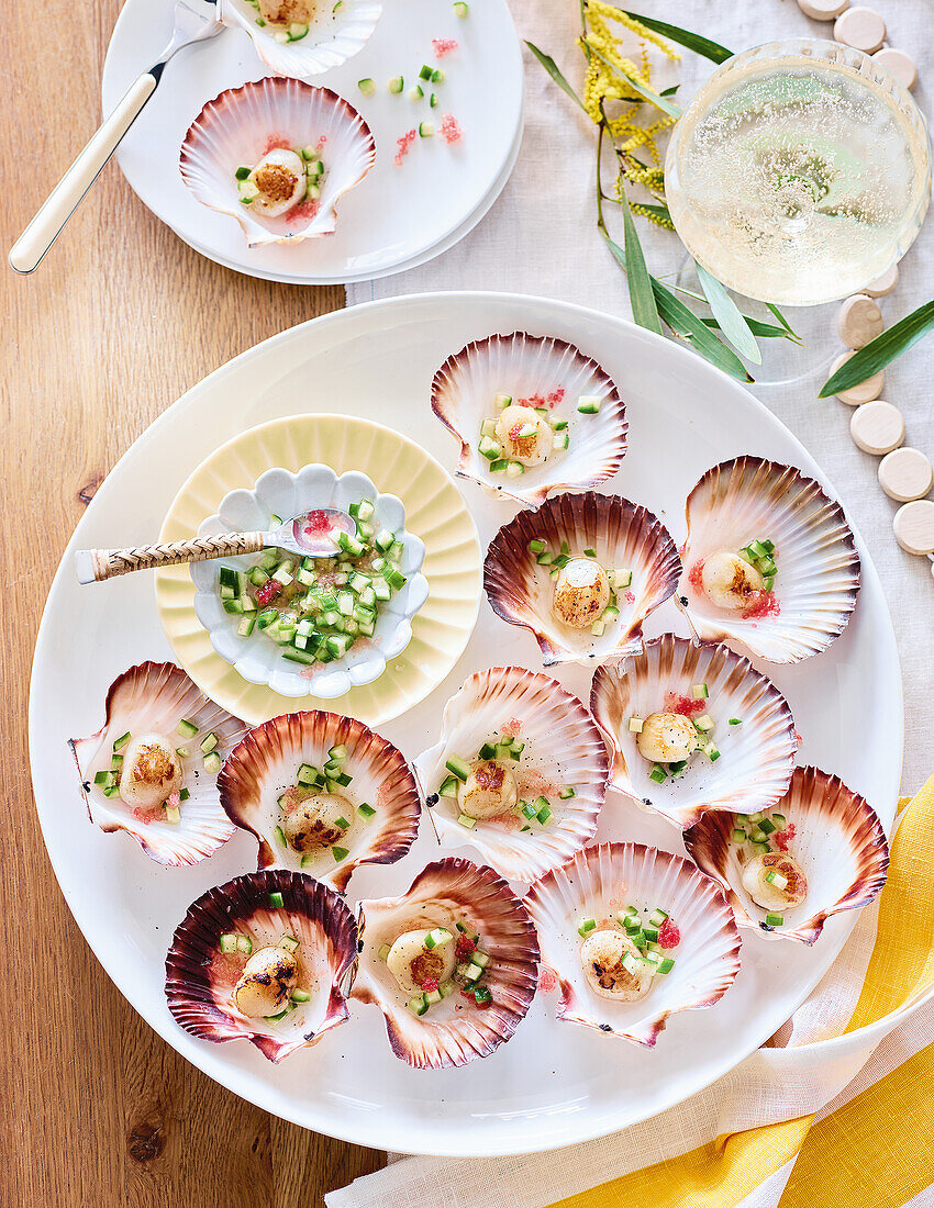 Seared scallops with gin and tonic