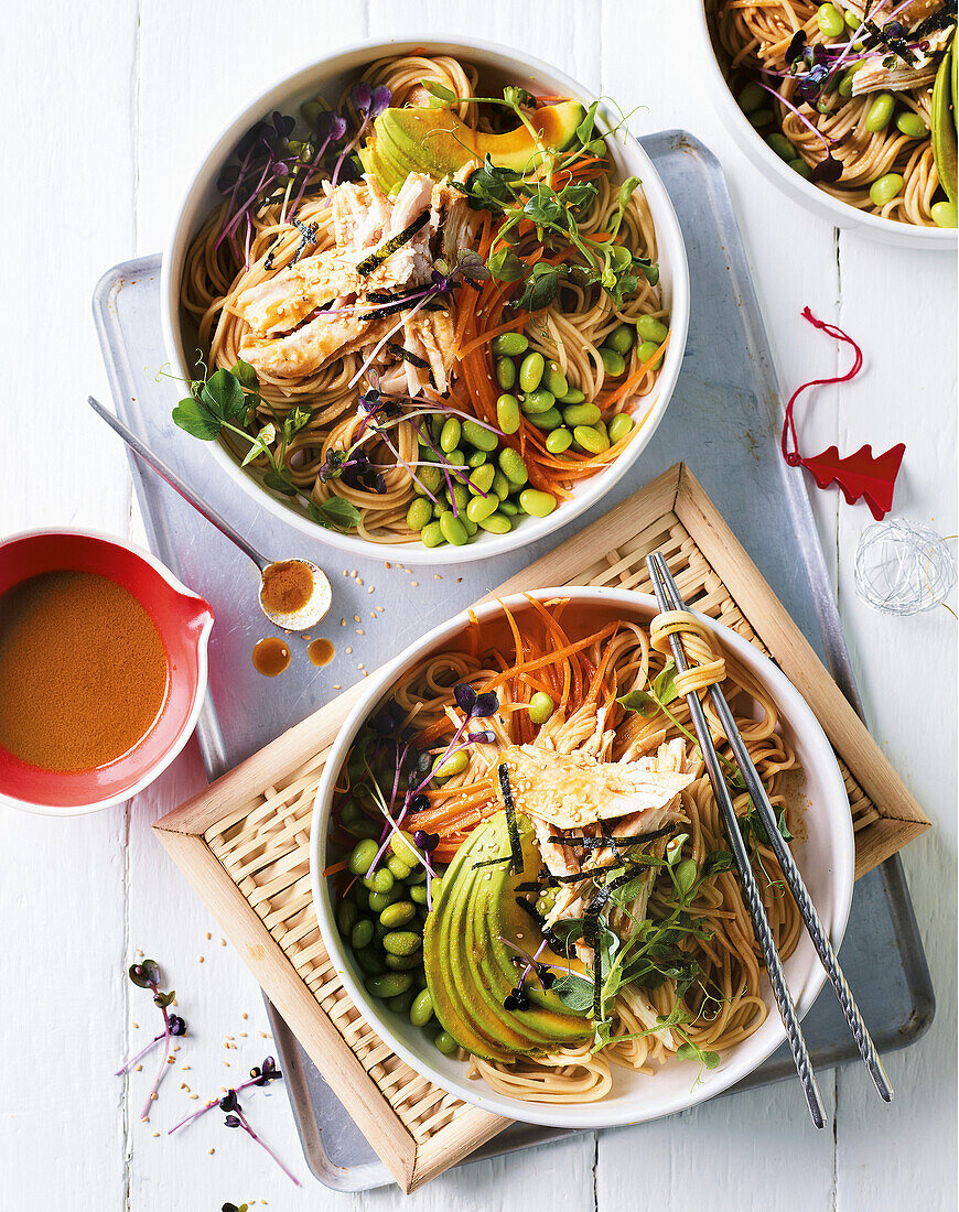 Ramen mit Pute, Avocado und Edamame