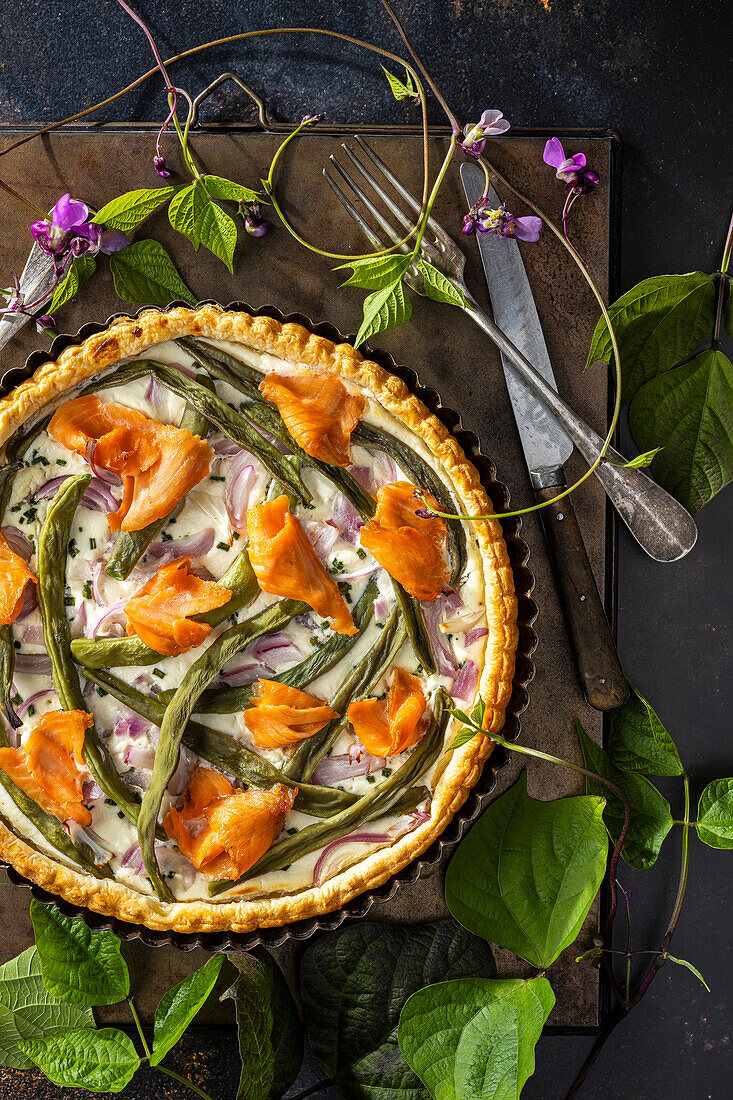 Tart with green asparagus, salmon and ricotta