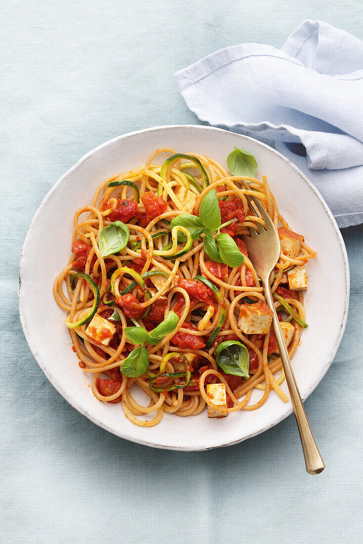 Zucchini-Spaghetti all arrabiata