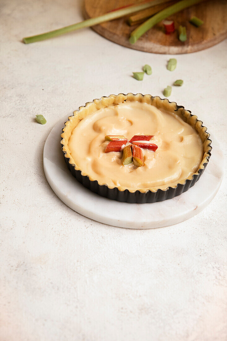 Rhubarb cake with vanilla cream