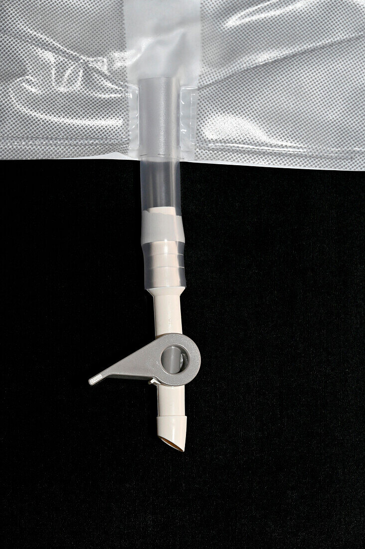 Valve of catheter collection bag