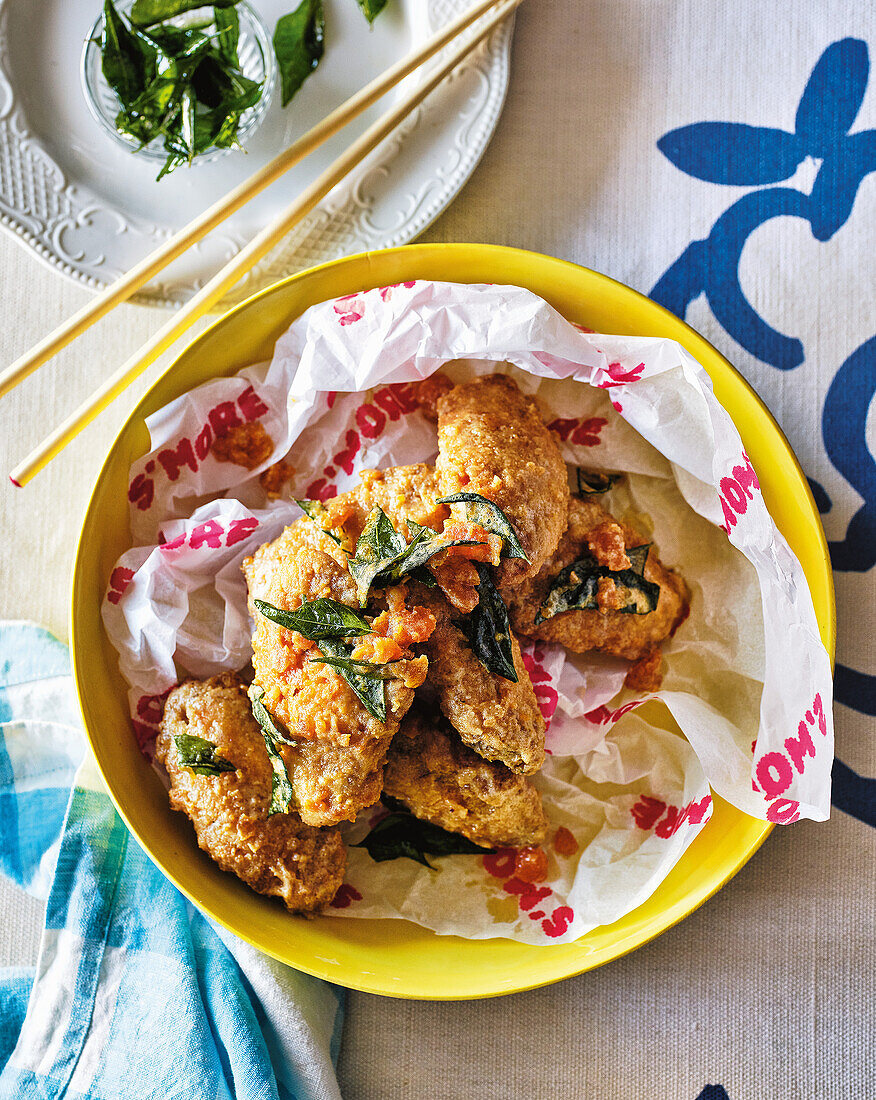 Fried chicken wings with salted duck egg yolk