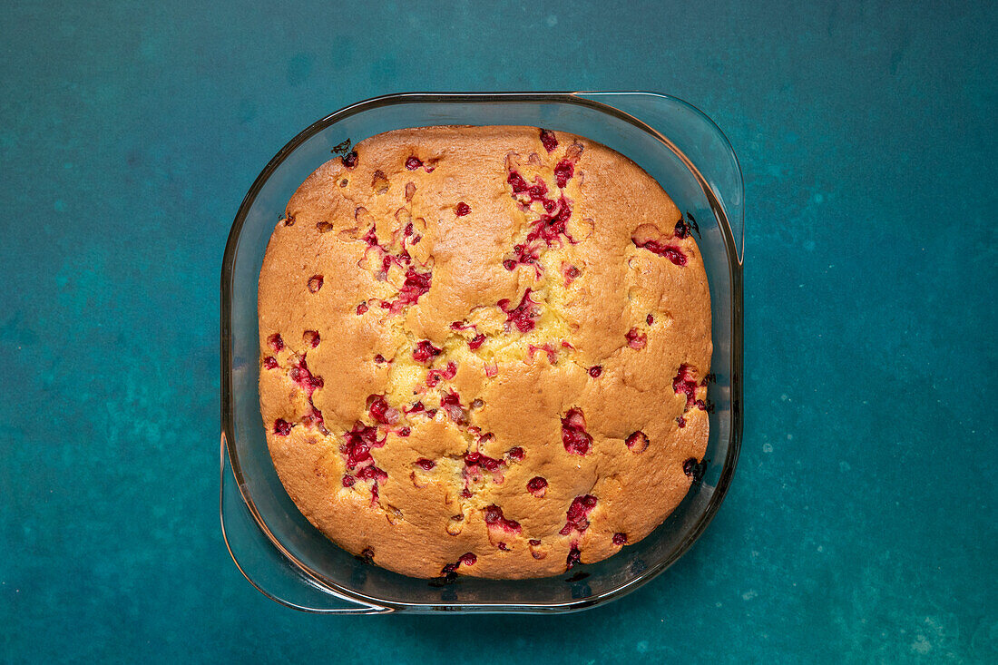 Joghurtkuchen mit Johannisbeeren und Mandeln