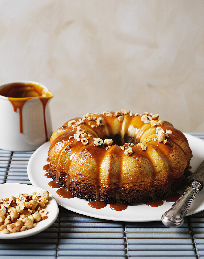 Espresso-Flan mit Karamell und Haselnüssen