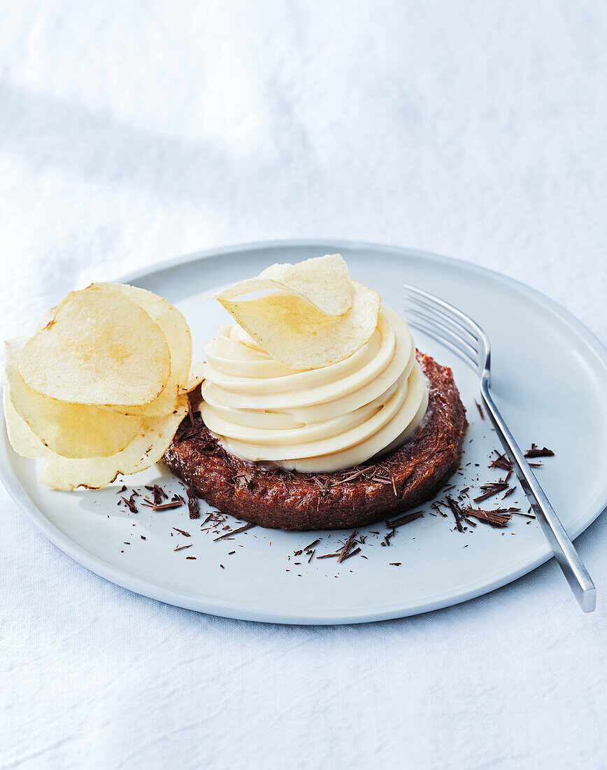 Karamell-Dessert aus Topinambur mit weißer Schokoladenmousse