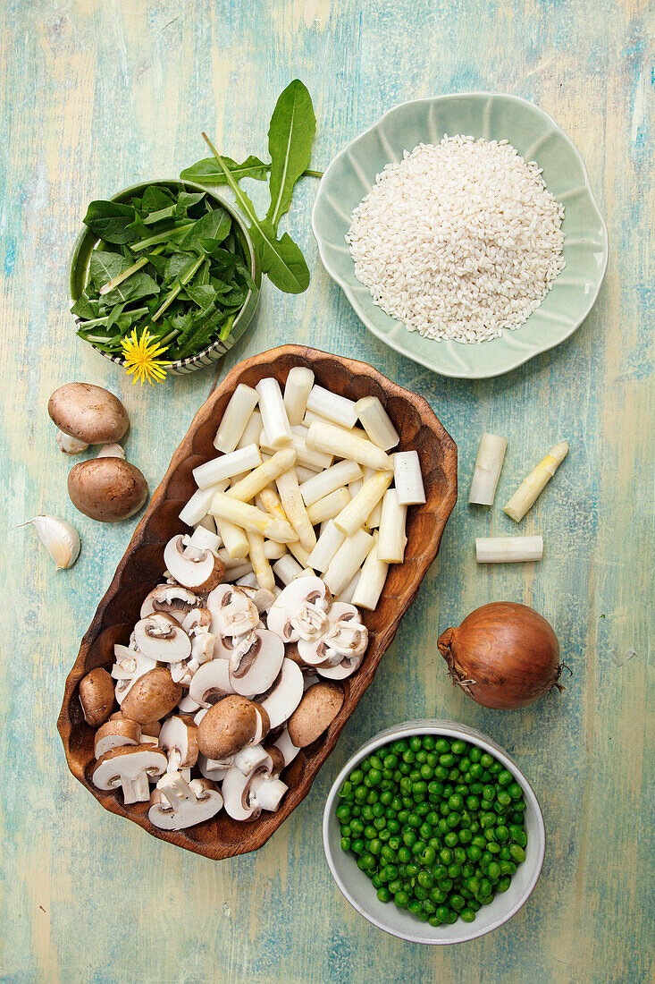 Ingredients for mushroom and asparagus risotto