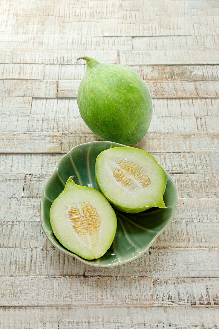 Whole and sliced cumelo fruit