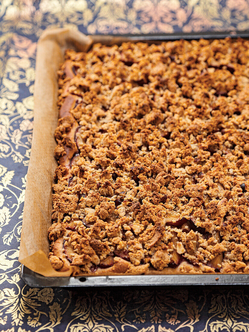 Yeast cake with plums and crumble