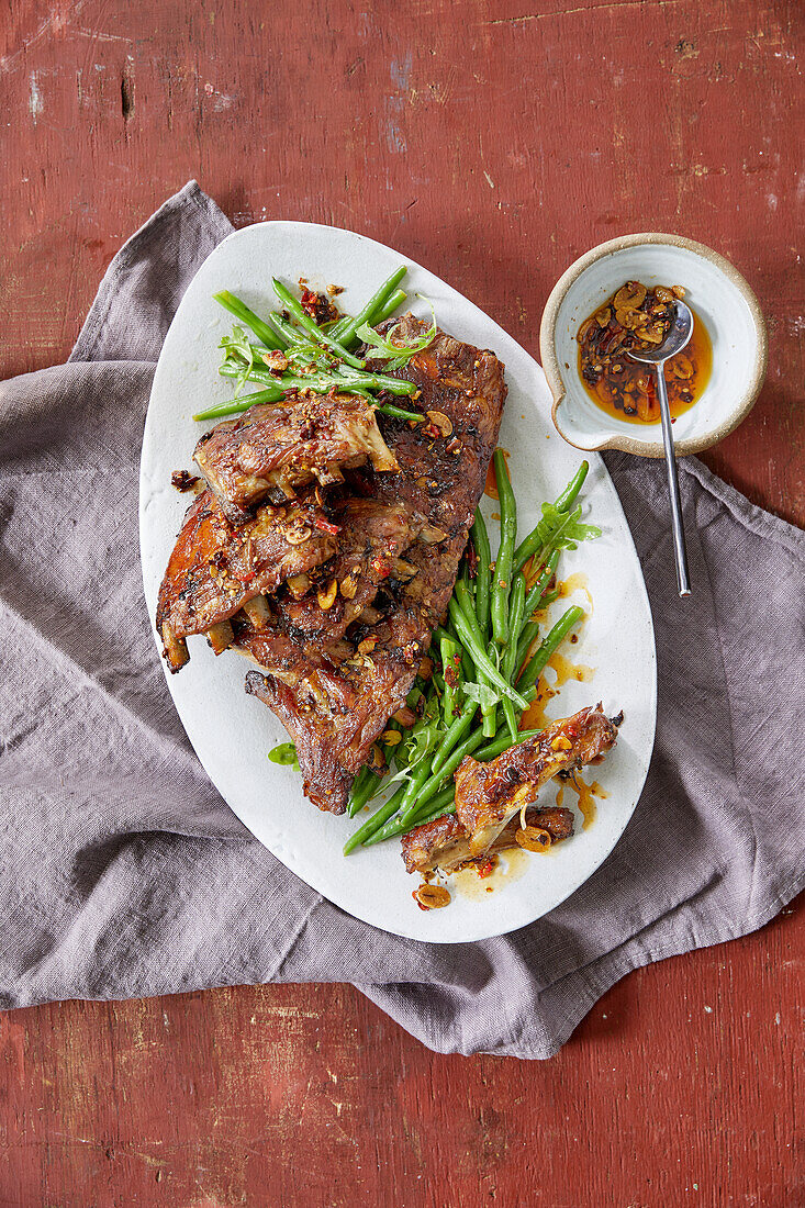 Asia-Spareribs mit Chili-Gewürzöl