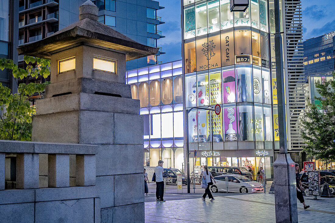 Jingu Bashi or Shrine Bridge in Harajuku, Tokyo, Japan